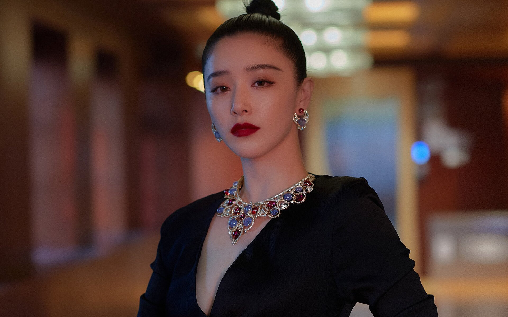 开云体育链接-国际足球裁判引入自动偏差检测工具,判罚更加公正,足球规测